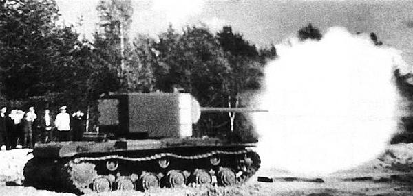 Иллюстрация к книге — Танк прорыва КВ. "Клим Ворошилов" [i_091.jpg]