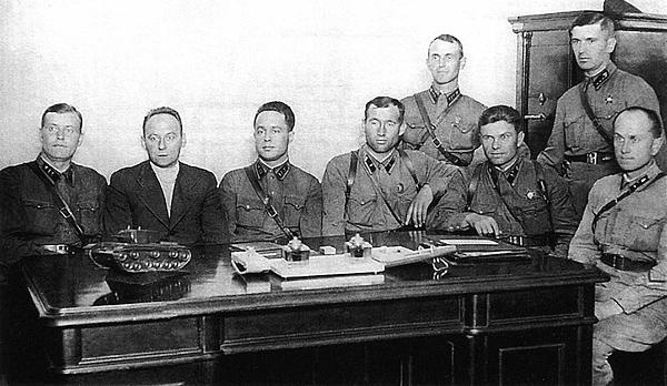 Иллюстрация к книге — Танк прорыва КВ. "Клим Ворошилов" [i_096.jpg]