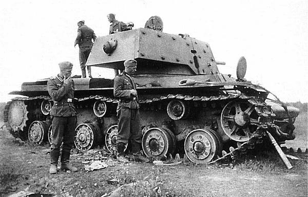 Иллюстрация к книге — Танк прорыва КВ. "Клим Ворошилов" [i_101.jpg]