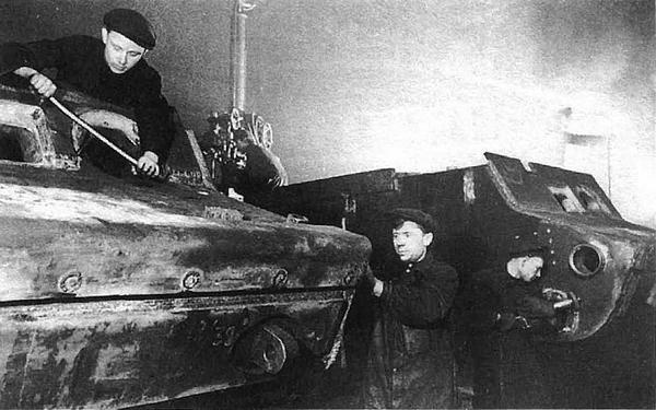 Иллюстрация к книге — Танк прорыва КВ. "Клим Ворошилов" [i_104.jpg]