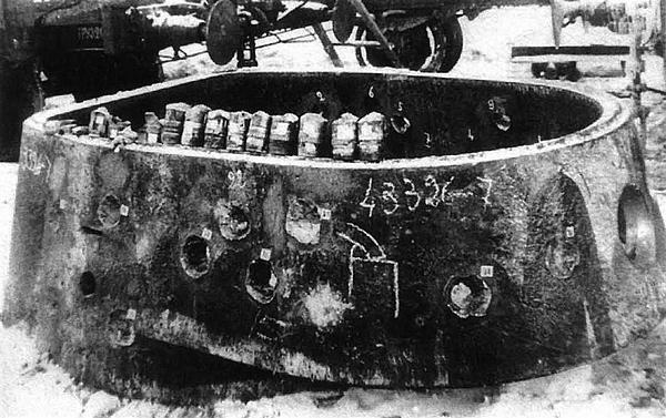 Иллюстрация к книге — Танк прорыва КВ. "Клим Ворошилов" [i_105.jpg]