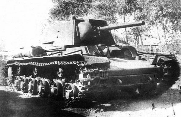 Иллюстрация к книге — Танк прорыва КВ. "Клим Ворошилов" [i_119.jpg]