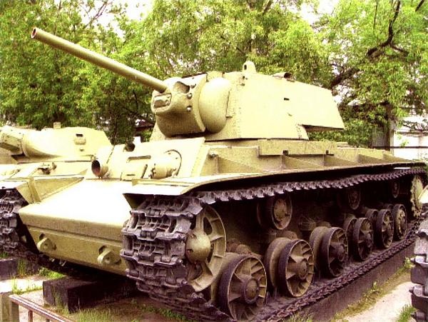 Иллюстрация к книге — Танк прорыва КВ. "Клим Ворошилов" [i_127.jpg]