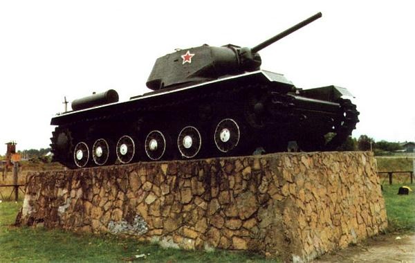 Иллюстрация к книге — Танк прорыва КВ. "Клим Ворошилов" [i_129.jpg]