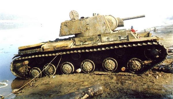 Иллюстрация к книге — Танк прорыва КВ. "Клим Ворошилов" [i_131.jpg]