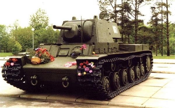 Иллюстрация к книге — Танк прорыва КВ. "Клим Ворошилов" [i_132.jpg]