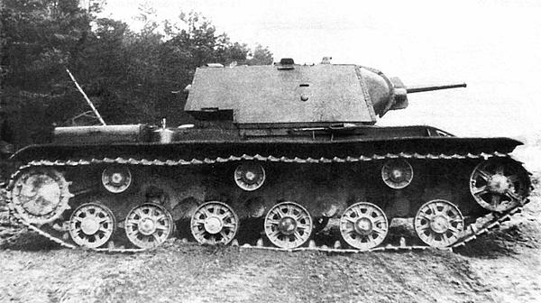 Иллюстрация к книге — Танк прорыва КВ. "Клим Ворошилов" [i_151.jpg]
