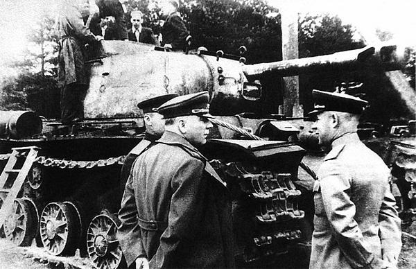 Иллюстрация к книге — Танк прорыва КВ. "Клим Ворошилов" [i_175.jpg]