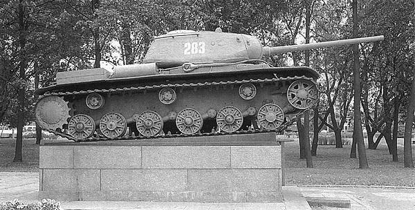 Иллюстрация к книге — Танк прорыва КВ. "Клим Ворошилов" [i_193.jpg]