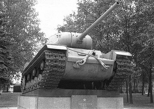 Иллюстрация к книге — Танк прорыва КВ. "Клим Ворошилов" [i_194.jpg]