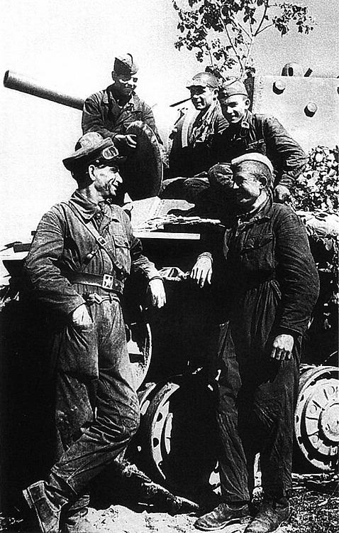 Иллюстрация к книге — Танк прорыва КВ. "Клим Ворошилов" [i_208.jpg]