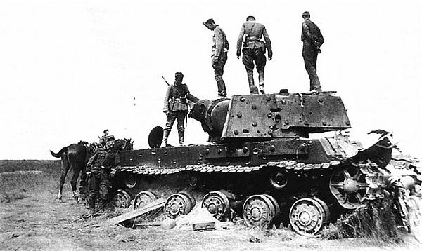 Иллюстрация к книге — Танк прорыва КВ. "Клим Ворошилов" [i_209.jpg]