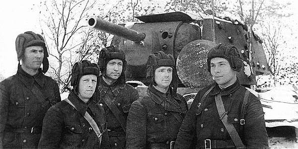 Иллюстрация к книге — Танк прорыва КВ. "Клим Ворошилов" [i_214.jpg]