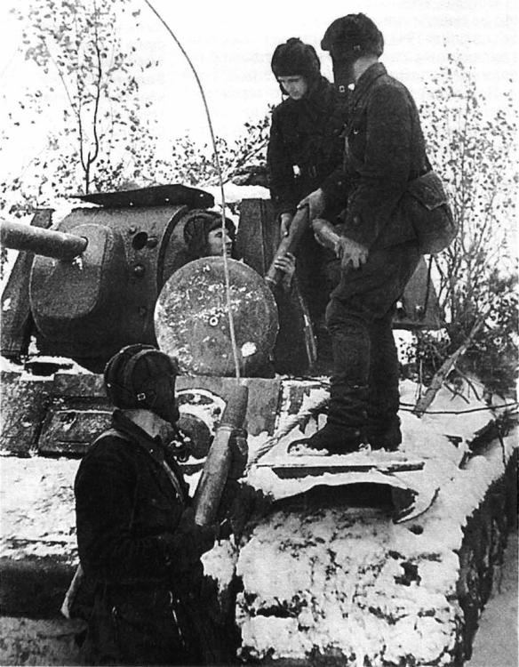 Иллюстрация к книге — Танк прорыва КВ. "Клим Ворошилов" [i_215.jpg]