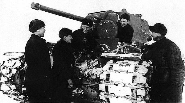 Иллюстрация к книге — Танк прорыва КВ. "Клим Ворошилов" [i_221.jpg]