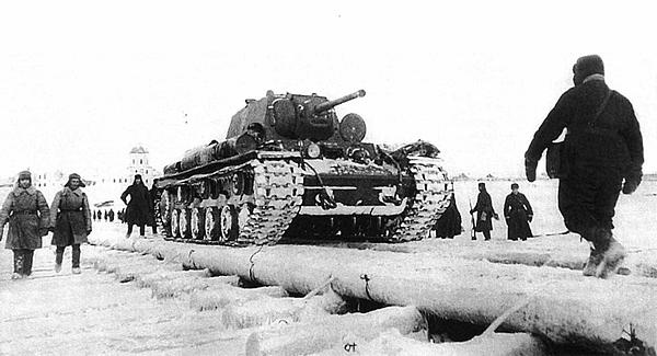 Иллюстрация к книге — Танк прорыва КВ. "Клим Ворошилов" [i_223.jpg]