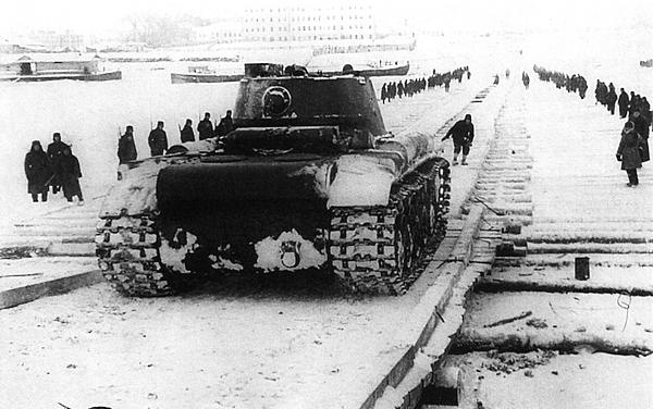 Иллюстрация к книге — Танк прорыва КВ. "Клим Ворошилов" [i_224.jpg]