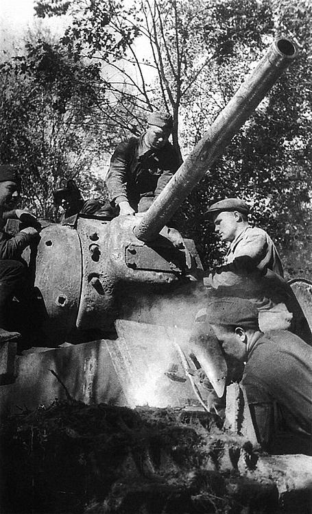 Иллюстрация к книге — Танк прорыва КВ. "Клим Ворошилов" [i_229.jpg]