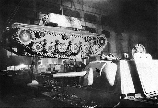 Иллюстрация к книге — Танк прорыва КВ. "Клим Ворошилов" [i_230.jpg]