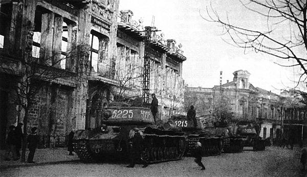 Иллюстрация к книге — Танк прорыва КВ. "Клим Ворошилов" [i_237.jpg]