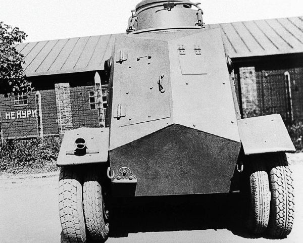 Иллюстрация к книге — Броня на колесах. История советского бронеавтомобиля 1925-1945 гг. [i_012.jpg]