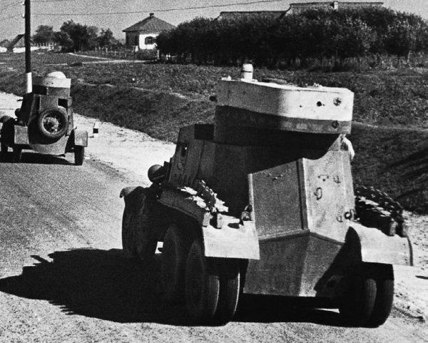 Иллюстрация к книге — Броня на колесах. История советского бронеавтомобиля 1925-1945 гг. [i_032.jpg]