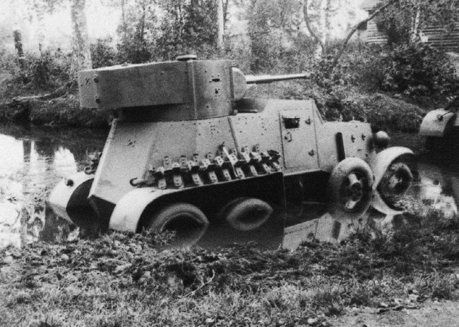 Иллюстрация к книге — Броня на колесах. История советского бронеавтомобиля 1925-1945 гг. [i_036.jpg]