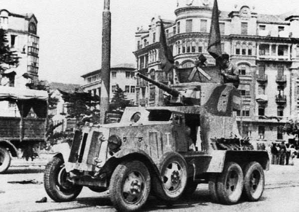 Иллюстрация к книге — Броня на колесах. История советского бронеавтомобиля 1925-1945 гг. [i_188.jpg]