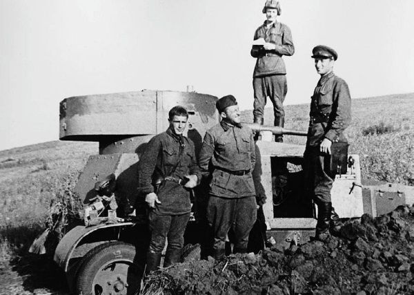 Иллюстрация к книге — Броня на колесах. История советского бронеавтомобиля 1925-1945 гг. [i_189.jpg]