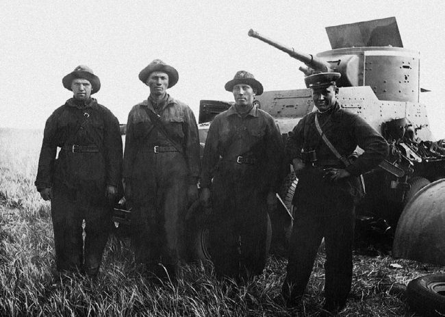 Иллюстрация к книге — Броня на колесах. История советского бронеавтомобиля 1925-1945 гг. [i_191.jpg]