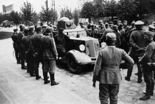 Иллюстрация к книге — Броня на колесах. История советского бронеавтомобиля 1925-1945 гг. [i_199.jpg]