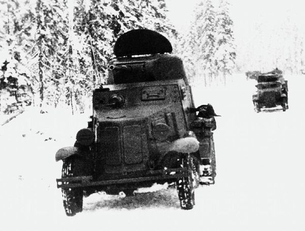 Иллюстрация к книге — Броня на колесах. История советского бронеавтомобиля 1925-1945 гг. [i_203.jpg]