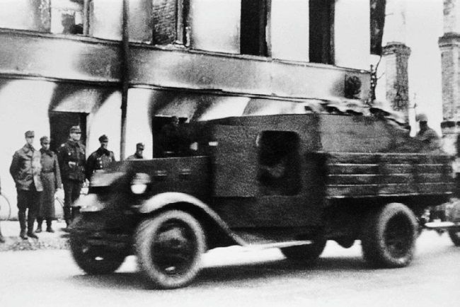 Иллюстрация к книге — Броня на колесах. История советского бронеавтомобиля 1925-1945 гг. [i_227.jpg]