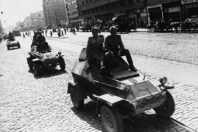 Иллюстрация к книге — Броня на колесах. История советского бронеавтомобиля 1925-1945 гг. [i_245.jpg]