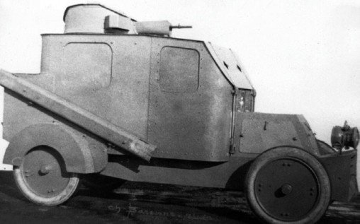 Иллюстрация к книге — Броня русской армии. Бронеавтомобили и бронепоезда в Первой мировой войне [i_002.jpg]