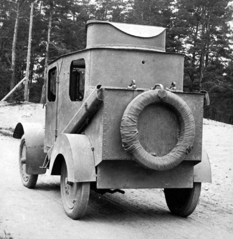 Иллюстрация к книге — Броня русской армии. Бронеавтомобили и бронепоезда в Первой мировой войне [i_005.jpg]