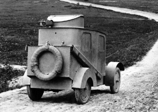 Иллюстрация к книге — Броня русской армии. Бронеавтомобили и бронепоезда в Первой мировой войне [i_006.jpg]