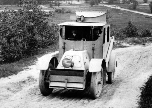 Иллюстрация к книге — Броня русской армии. Бронеавтомобили и бронепоезда в Первой мировой войне [i_008.jpg]