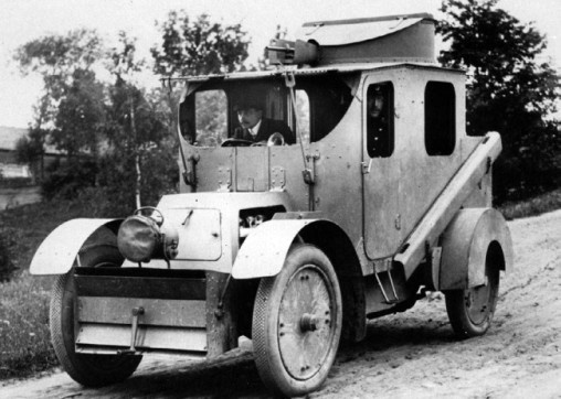 Иллюстрация к книге — Броня русской армии. Бронеавтомобили и бронепоезда в Первой мировой войне [i_011.jpg]