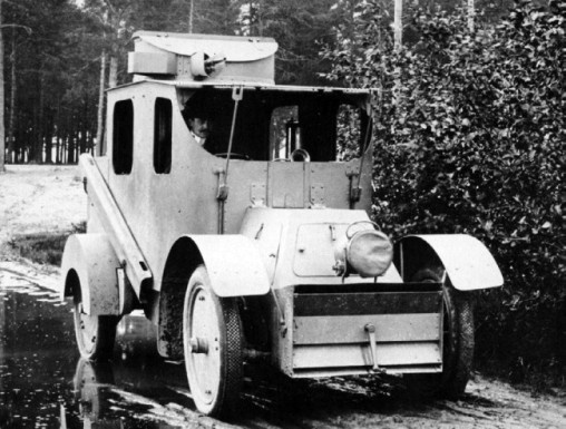 Иллюстрация к книге — Броня русской армии. Бронеавтомобили и бронепоезда в Первой мировой войне [i_012.jpg]