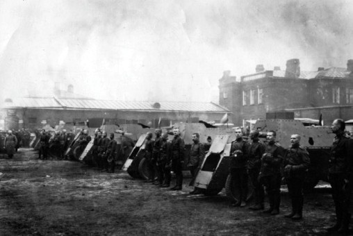 Иллюстрация к книге — Броня русской армии. Бронеавтомобили и бронепоезда в Первой мировой войне [i_019.jpg]