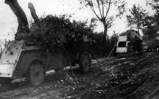 Иллюстрация к книге — Броня русской армии. Бронеавтомобили и бронепоезда в Первой мировой войне [i_022.jpg]