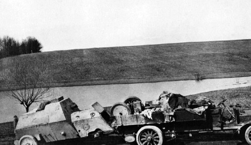 Иллюстрация к книге — Броня русской армии. Бронеавтомобили и бронепоезда в Первой мировой войне [i_026.jpg]