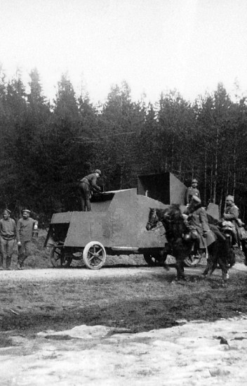 Иллюстрация к книге — Броня русской армии. Бронеавтомобили и бронепоезда в Первой мировой войне [i_031.jpg]