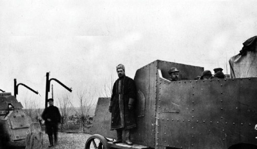 Иллюстрация к книге — Броня русской армии. Бронеавтомобили и бронепоезда в Первой мировой войне [i_032.jpg]