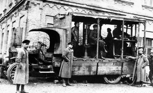 Иллюстрация к книге — Броня русской армии. Бронеавтомобили и бронепоезда в Первой мировой войне [i_055.jpg]