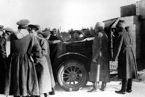 Иллюстрация к книге — Броня русской армии. Бронеавтомобили и бронепоезда в Первой мировой войне [i_078.jpg]