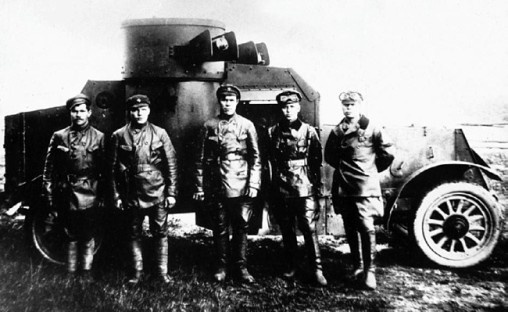 Иллюстрация к книге — Броня русской армии. Бронеавтомобили и бронепоезда в Первой мировой войне [i_086.jpg]