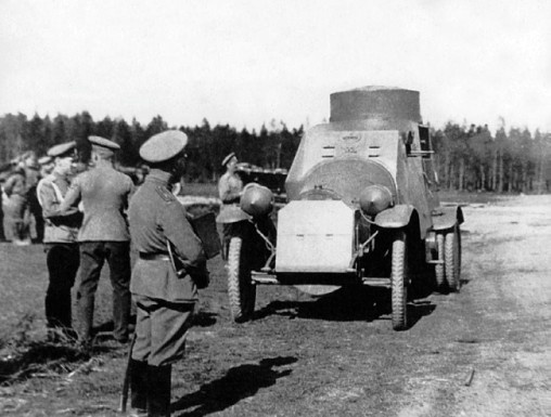 Иллюстрация к книге — Броня русской армии. Бронеавтомобили и бронепоезда в Первой мировой войне [i_125.jpg]