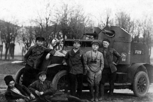 Иллюстрация к книге — Броня русской армии. Бронеавтомобили и бронепоезда в Первой мировой войне [i_165.jpg]